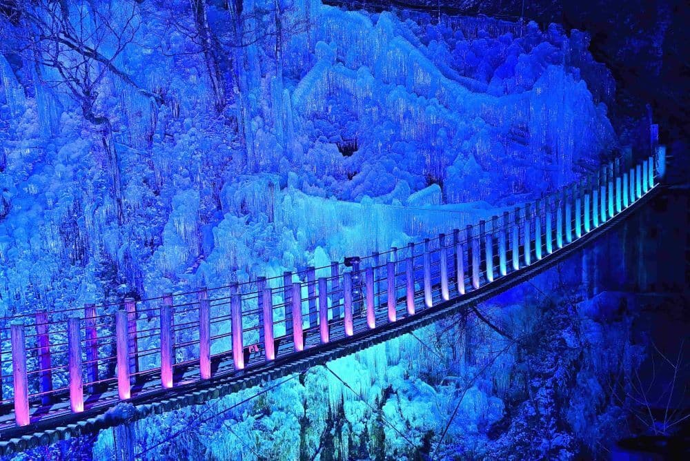 No.93 巨大氷柱と吊り橋
