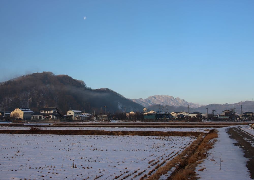 122両神山と月